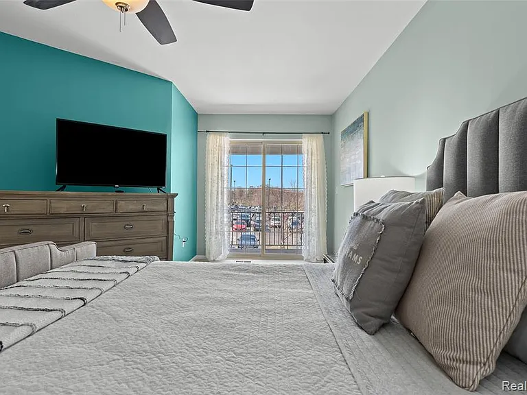 17 N Squirrel Rd — Photo 30