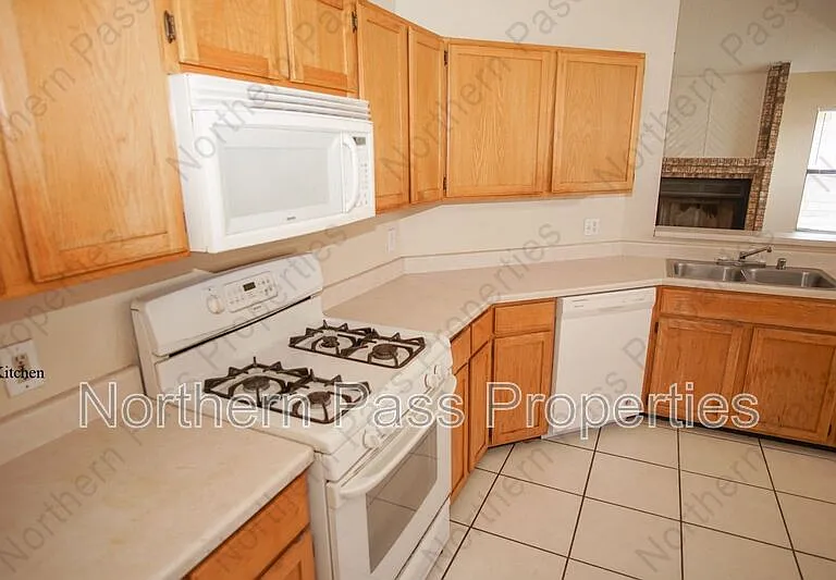 424 Cutler Pl — Photo 4