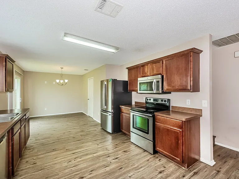 317 Blairwood Dr — Photo 10