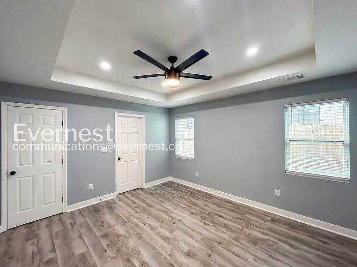 1621 Locust St — Photo 10