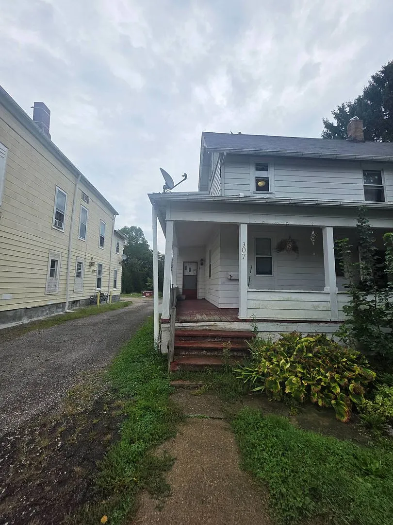 307 S Eagle St — Photo 2