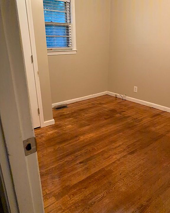 2nd image of 31 Cedar St