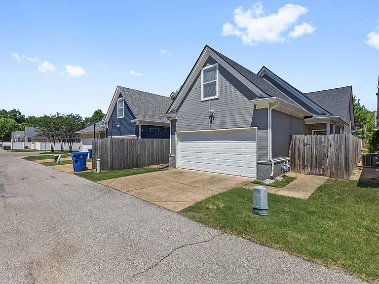 1425 Island Town Dr — Photo 25