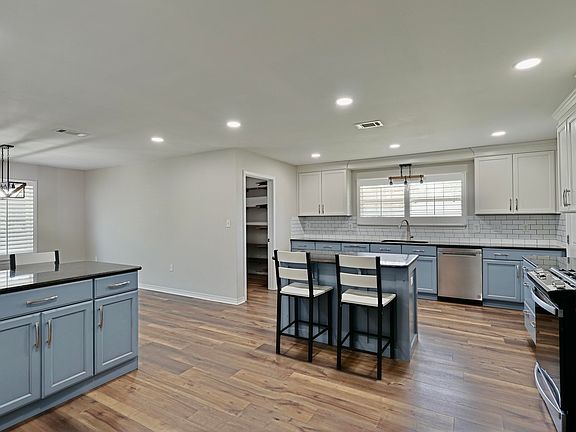 5th image of 2208 Smallwood Dr
