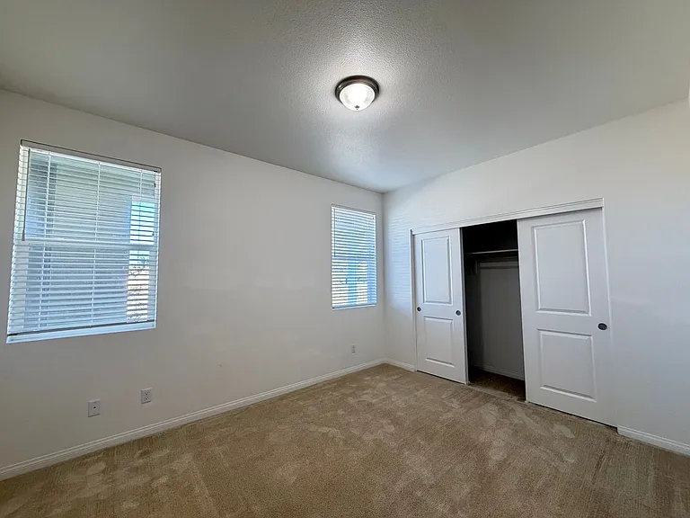 124 Deerbrush Ln — Photo 2
