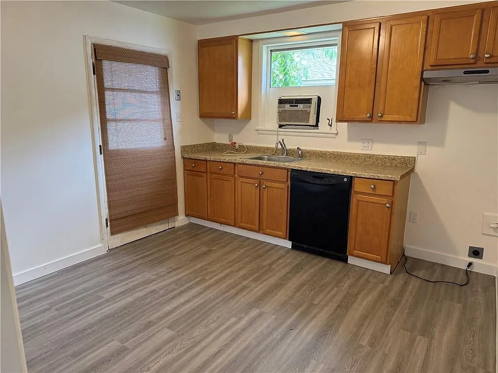 2 bed, 852 sqft, $1,325 — Photo 3