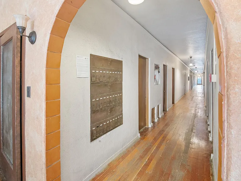 Euclid Apartments — Photo 8