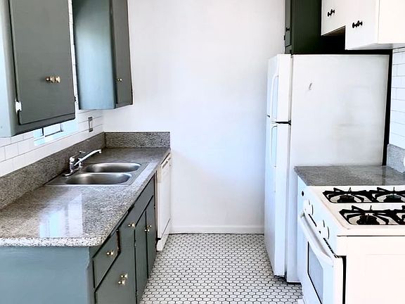 4th image of 3409 Club Dr APT 6