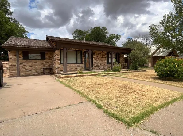 1306 Avenue I NW, Childress, TX 79201