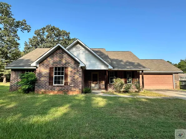 319 Memorial Dr, Wake Village, TX 75501