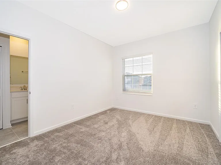 2790 Armstrong Ave — Photo 11
