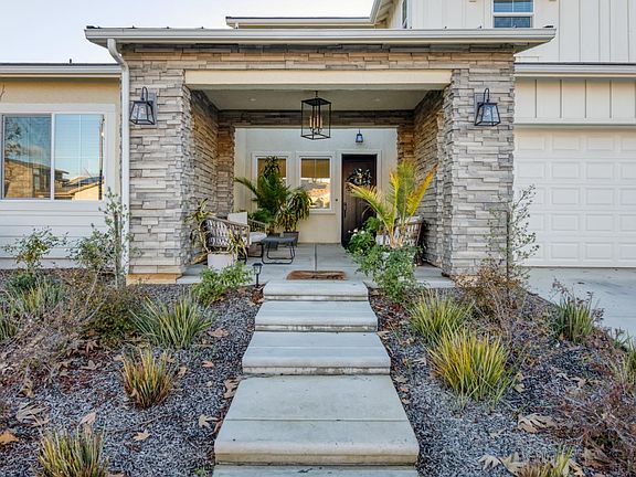 2nd image of 1042 Beaver Pond Loop