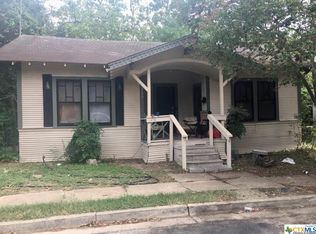 220 Botts St, Gonzales, TX 78629