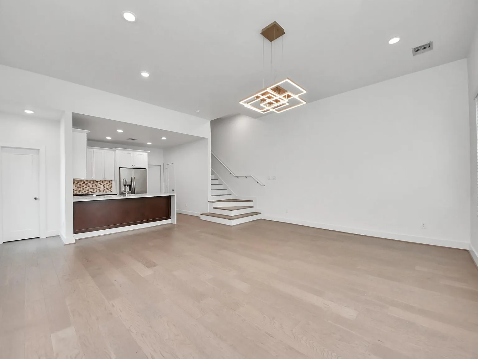 3 bed, 2.5 bath, 1743 sqft, $2,550 — Photo 3