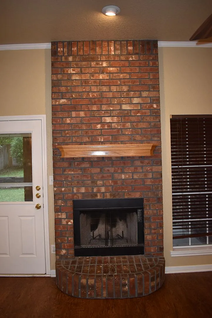 3bd/2ba Pet friendly home with wood burning fireplace and minutes from Ft Hood! — Photo 4