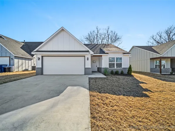 405 W Harrison St, Chouteau, OK 74337