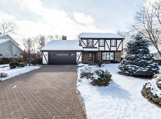 708 Merlin Dr, Green Bay, WI 54301