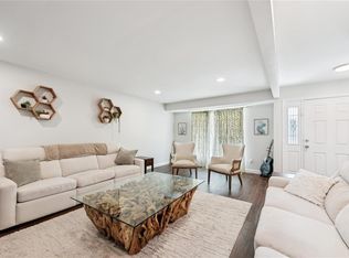 861 Forest Village Dr, Ballwin, MO
