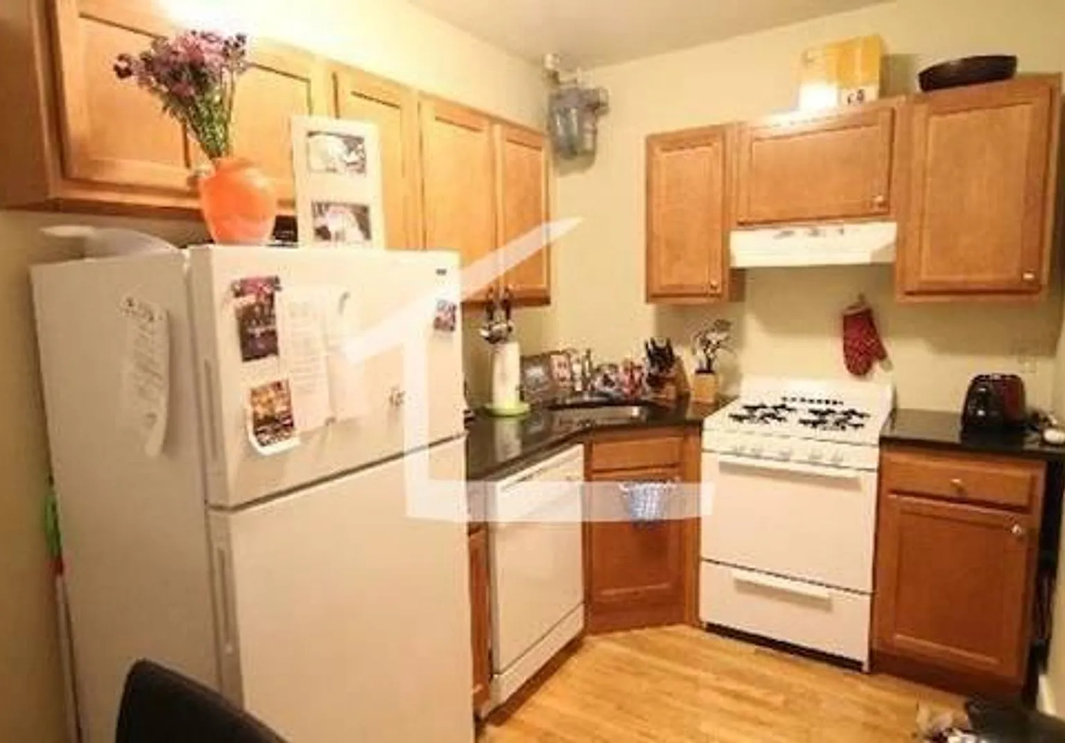 1BR with Heat & Hot Water Included | 0.15 mi to B Line — Photo 3
