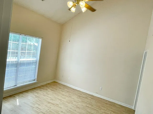 126 Ashton Dr — Photo 1