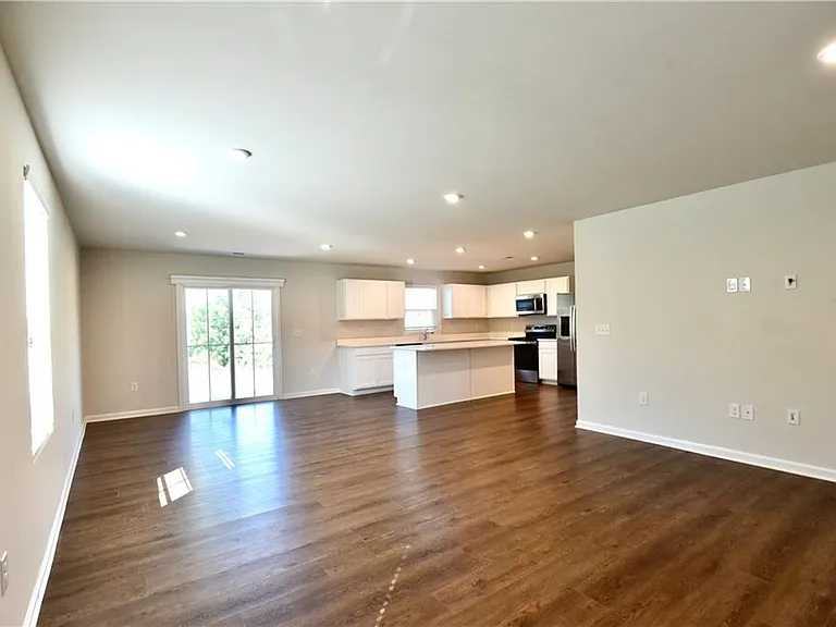 8421 Limerick Ln — Photo 7
