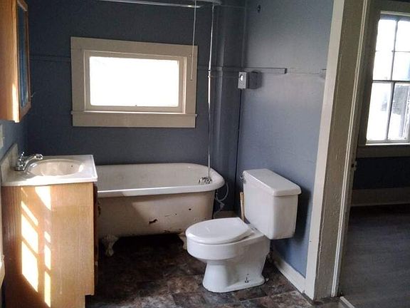 4th image of 514 E Main St