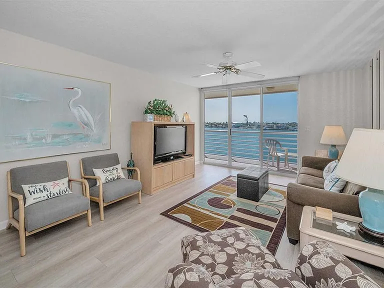 6085 Bahia Del Mar Cir #467 — Photo 9