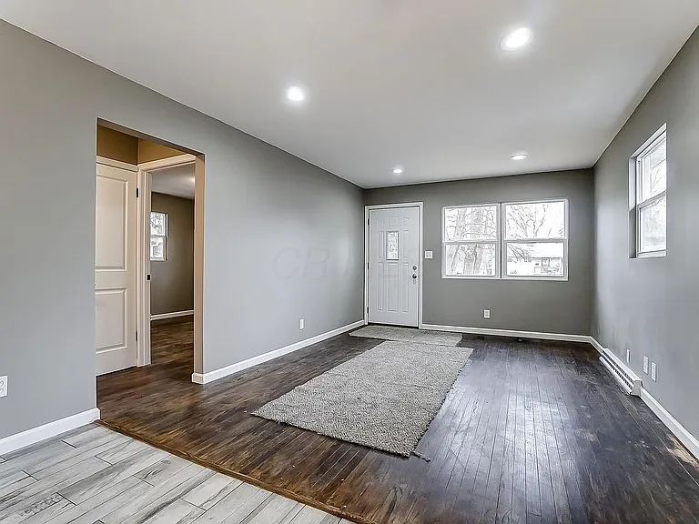 1517 Elmore Ave — Photo 2