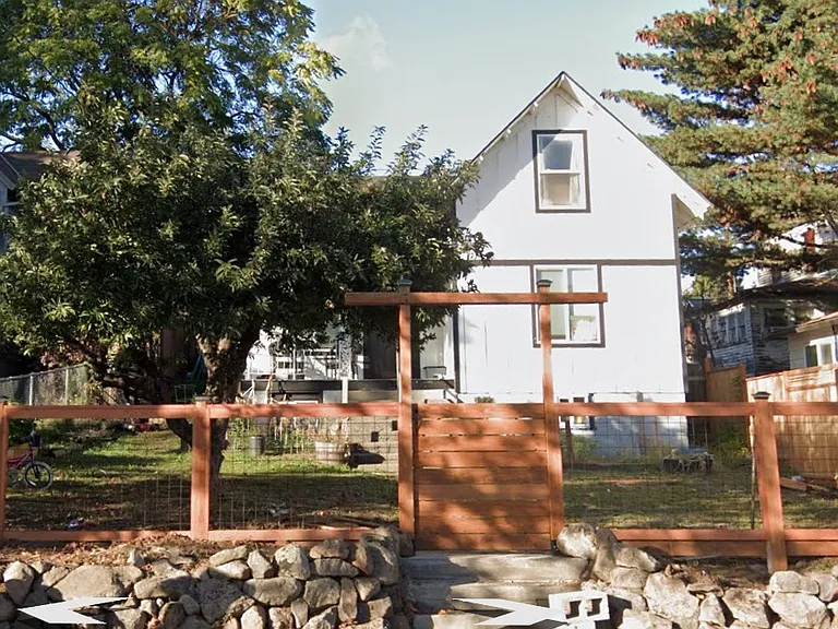 270 NE Lincoln St — Photo 1
