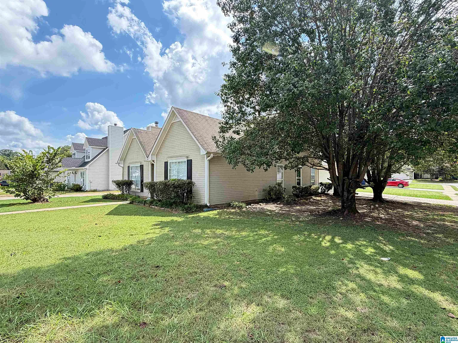 3 bed, 2.0 bath, $2,050 — Photo 2