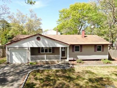 47 Westwood Dr, Shirley, NY, 11967