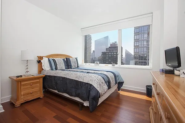 Rented by BLU Real Estate | media 11