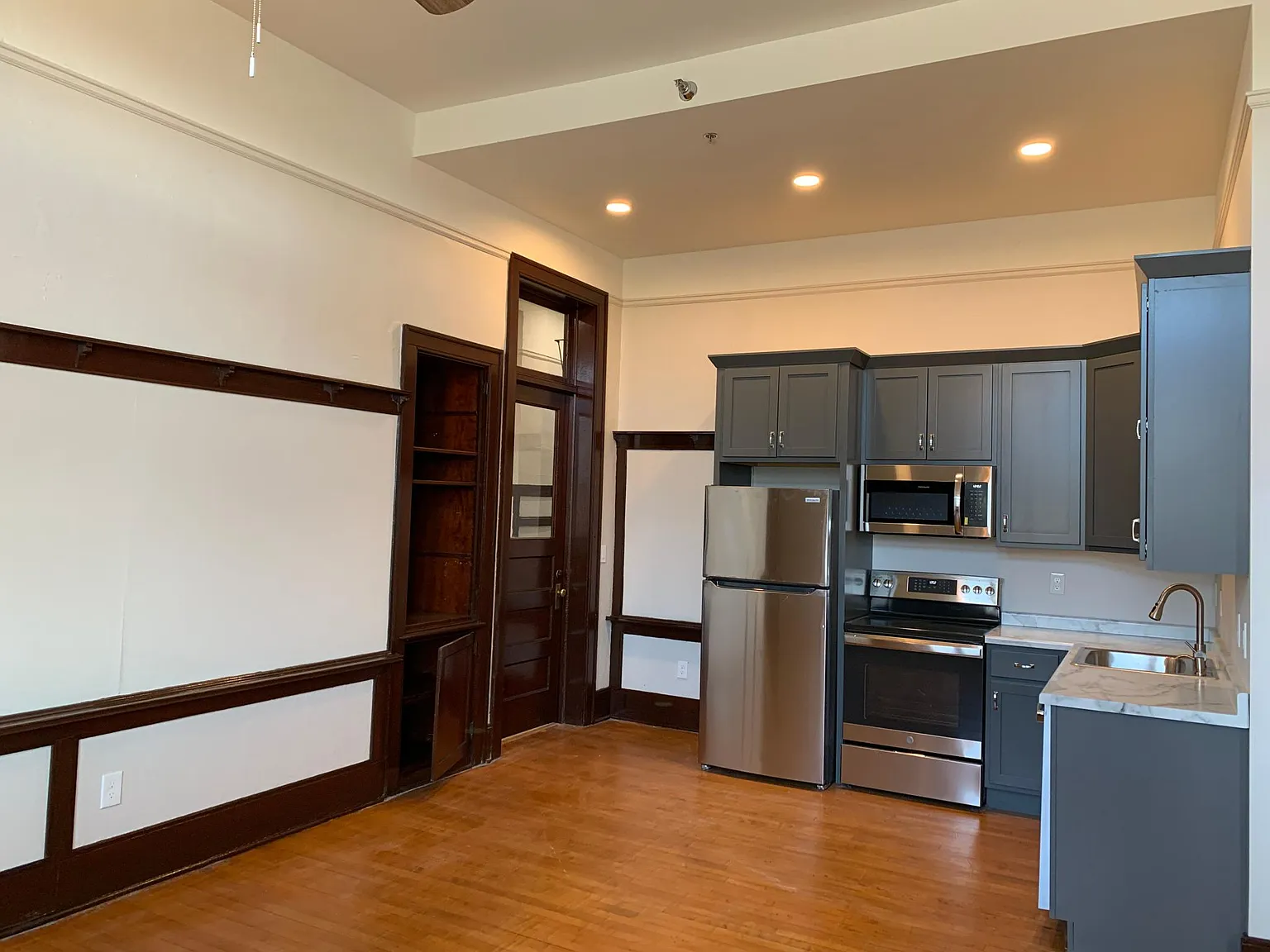 2 bed, 820 sqft, $1,450 — Photo 2