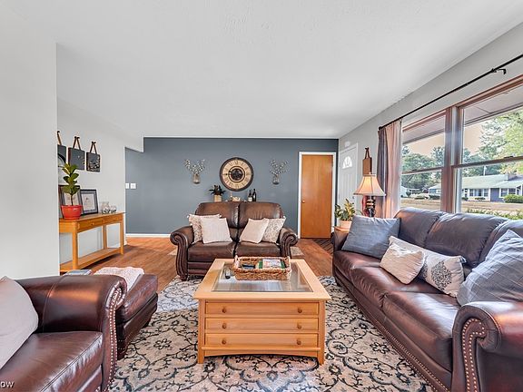 5th image of 392 Girard Dr