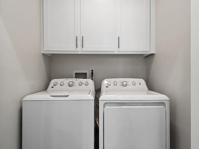 6841 Radford Ave — Photo 14