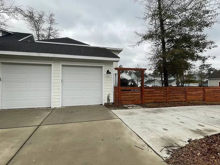 104 Ilderton St — Photo 2