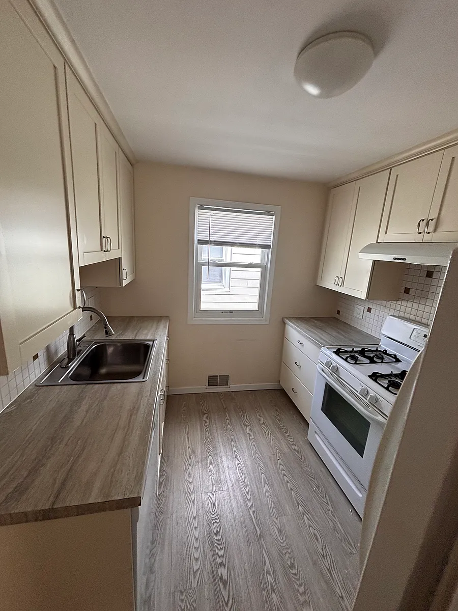 Building Photo - 230 Saint Lawrence Ave #2