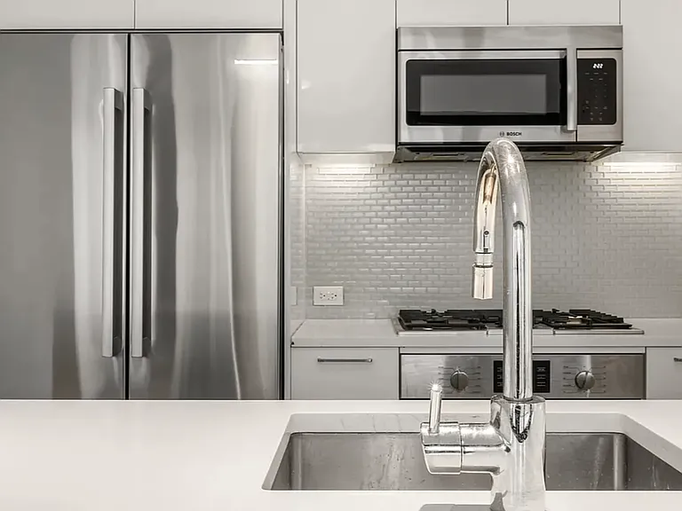 685 1st Ave #27P — Photo 3
