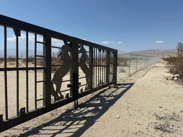 10 Dillon Rd, Desert Hot Springs, CA 92241