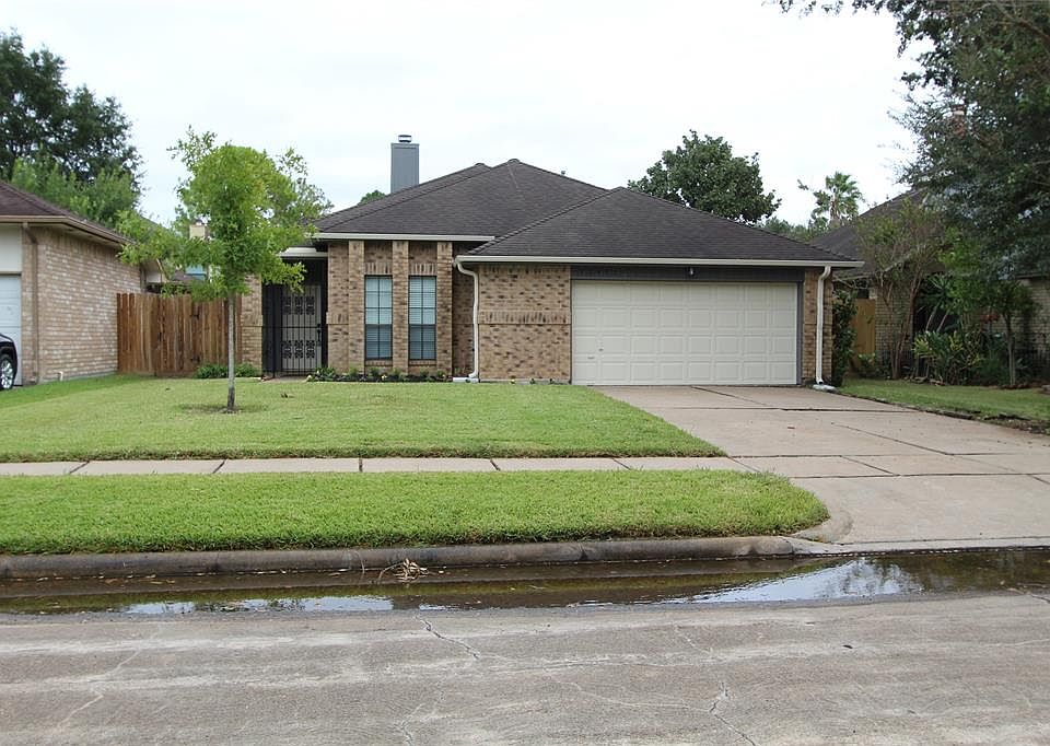 1st image of 12411 Meadow Briar Dr