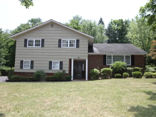 10 Bayberry Dr, Montvale Boro, NJ 07645