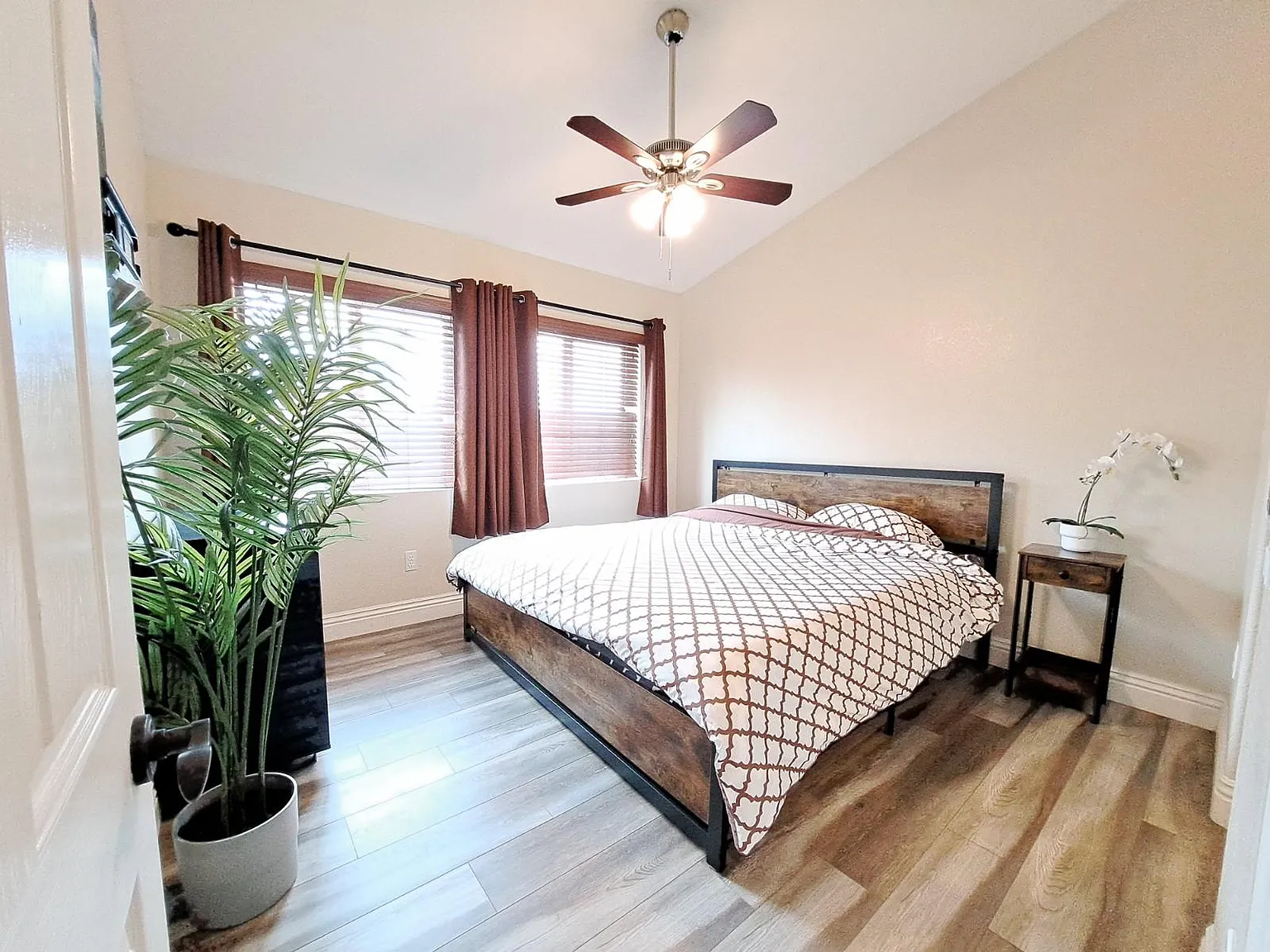 3985 Nobel Dr — Photo 3