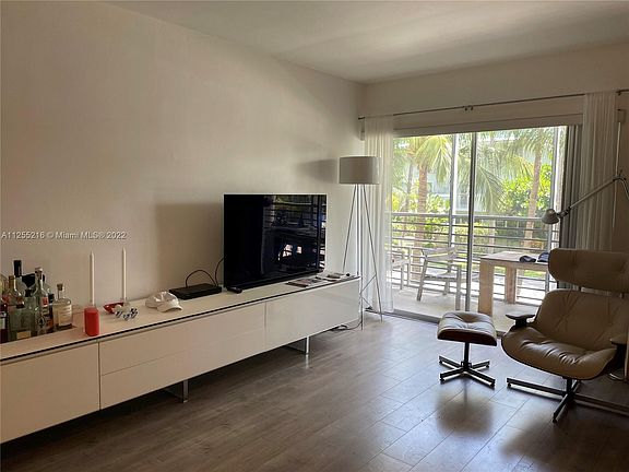 View of the living room (tenant's furniture)