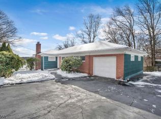 4 Atno Ave, Hopatcong, NJ 07843
