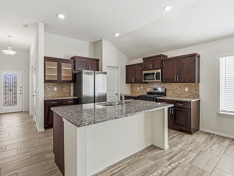 13745 Lago Vista Ave — Photo 8