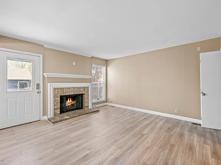 2700 Perry St — Photo 16