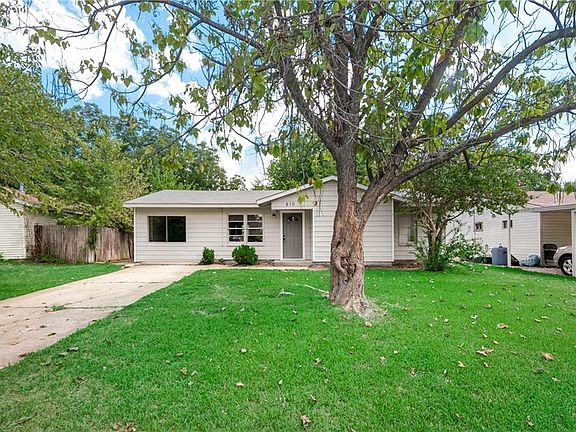 2nd image of 810 Pampa Dr