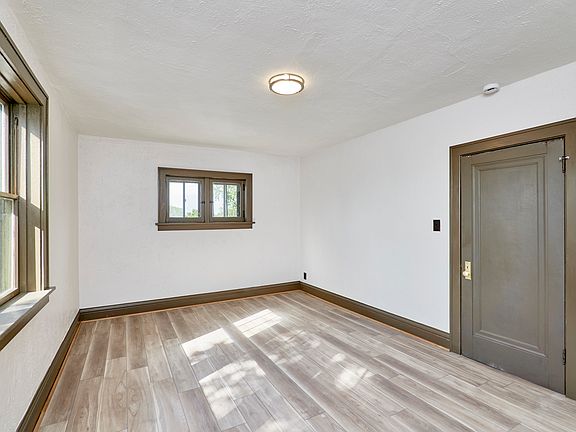 5th image of 5021 Ray Ave #2