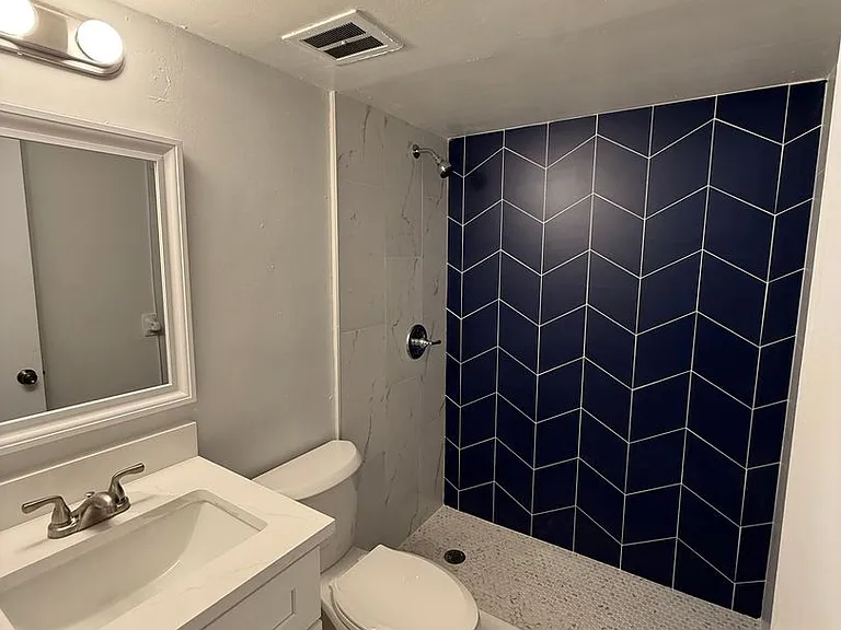 726 Edgewater Dr — Photo 13