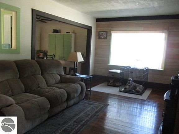 5th image of 304 E Tyrell St
